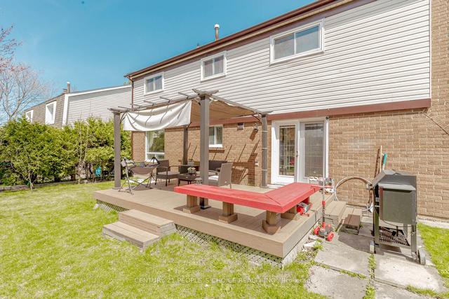 10 Mansfield St, House detached with 4 bedrooms, 3 bathrooms and 6 parking in Brampton ON | Image 35