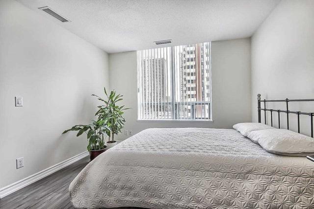 402 - 5 Michael Power St, Condo with 2 bedrooms, 2 bathrooms and 2 parking in Toronto ON | Image 9