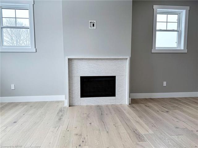 Gas fireplace here too! | Image 18