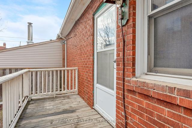 19 Gilpin Ave, House detached with 2 bedrooms, 1 bathrooms and 2 parking in Toronto ON | Image 16