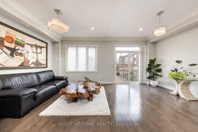 31 Goldthread Terr, House semidetached with 4 bedrooms, 4 bathrooms and 3 parking in Toronto ON | Image 7