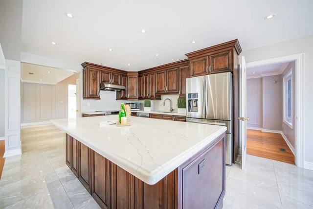 37 Caldbeck Ave, House detached with 4 bedrooms, 4 bathrooms and 5 parking in Markham ON | Image 2