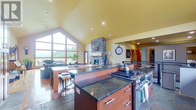 14154 Smith Road, House detached with 4 bedrooms, 3 bathrooms and null parking in Peace River B BC | Image 10