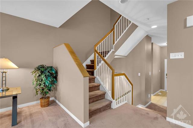 2219 Brockstone Crescent, Townhouse with 3 bedrooms, 3 bathrooms and 3 parking in Ottawa ON | Image 13