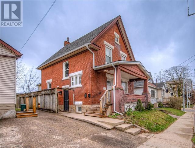 401 Courtland Avenue E, House other with 3 bedrooms, 2 bathrooms and 3 parking in Kitchener ON | Image 2