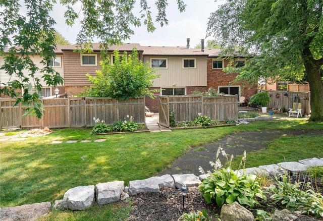 81 Palmdale Dr, Townhouse with 4 bedrooms, 2 bathrooms and 1 parking in Toronto ON | Image 24