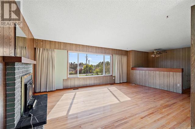 8978 Mainwaring Rd, House detached with 3 bedrooms, 2 bathrooms and 3 parking in North Saanich BC | Image 2