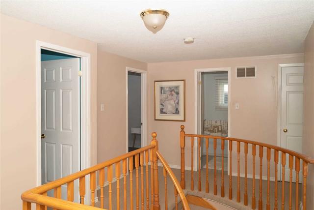 844 Crowells St, House detached with 4 bedrooms, 3 bathrooms and 4 parking in Oshawa ON | Image 9