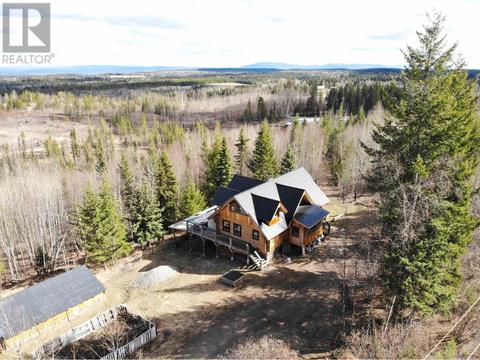 1686 Brennen Road, House detached with 3 bedrooms, 3 bathrooms and null parking in Cariboo B BC | Card Image