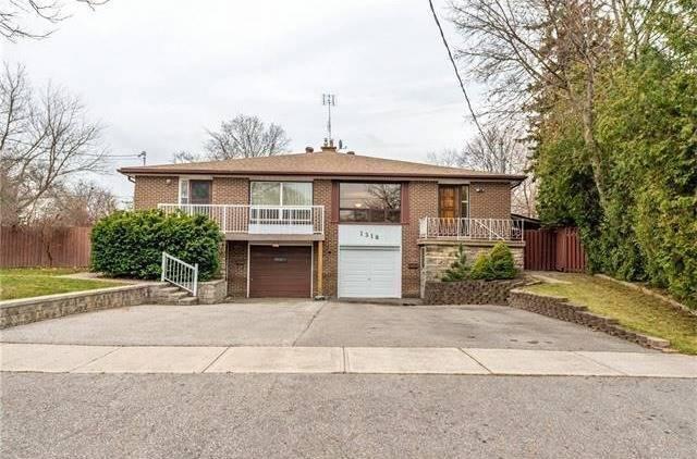 1316 Erinmore Dr, House semidetached with 3 bedrooms, 2 bathrooms and 3 parking in Mississauga ON | Image 1