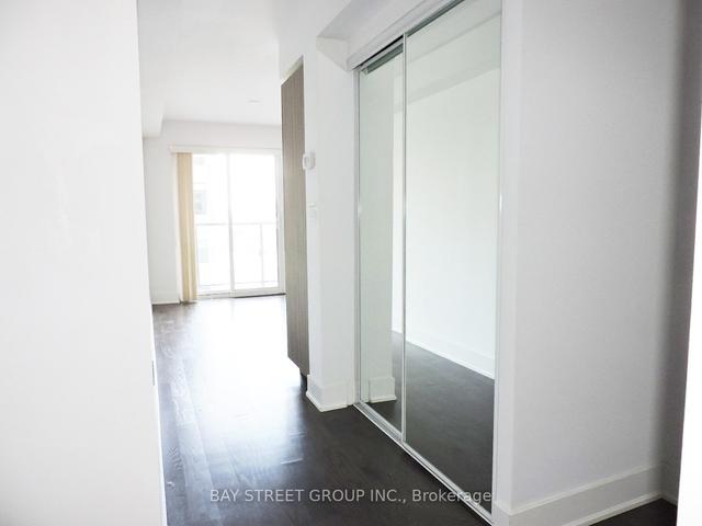 1315 - 955 Bay St, Condo with 1 bedrooms, 1 bathrooms and 0 parking in Toronto ON | Image 2