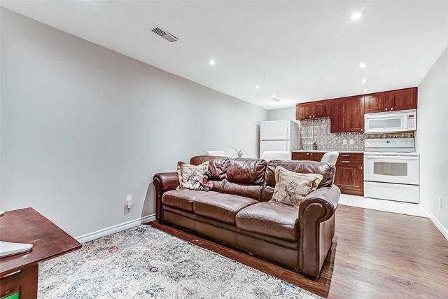 2592 Sherhill Dr S, House semidetached with 3 bedrooms, 4 bathrooms and 6 parking in Mississauga ON | Image 11