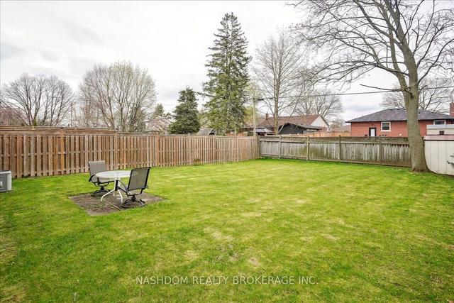 165 West 27th St, House detached with 3 bedrooms, 1 bathrooms and 3 parking in Hamilton ON | Image 21