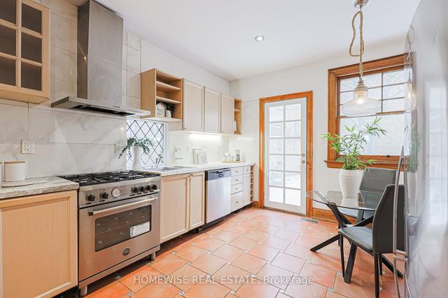 102 Shaftesbury Ave, House semidetached with 3 bedrooms, 3 bathrooms and 0 parking in Toronto ON | Image 3