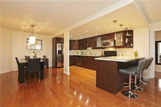 906A - 280 Simcoe St, Condo with 2 bedrooms, 2 bathrooms and 1 parking in Toronto ON | Image 9