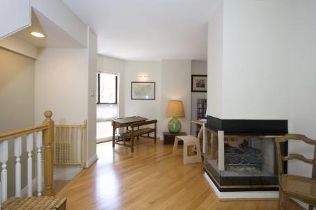 th129 - 10 Walker Ave, Townhouse with 2 bedrooms, 2 bathrooms and 1 parking in Toronto ON | Image 3