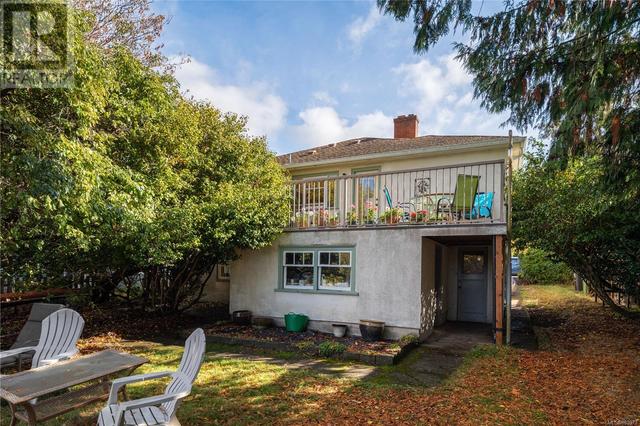 334 Irving Rd, House detached with 2 bedrooms, 1 bathrooms and 2 parking in Victoria BC | Image 23