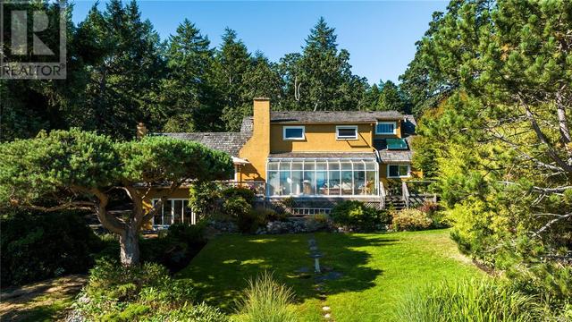 2550 Queenswood Dr, House detached with 5 bedrooms, 3 bathrooms and 8 parking in Saanich BC | Image 47