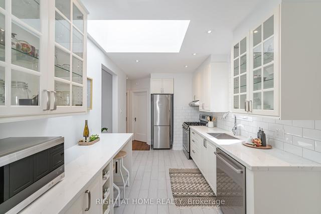 73 Fourth St, House detached with 2 bedrooms, 2 bathrooms and 1 parking in Toronto ON | Image 8