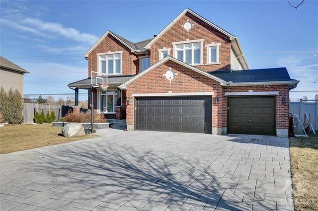 216 Trailgate Street, House detached with 7 bedrooms, 5 bathrooms and 9 parking in Ottawa ON | Image 2