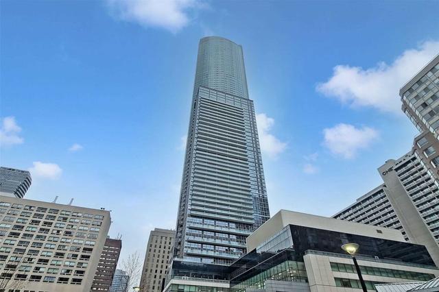 4208 - 386 Yonge St, Condo with 2 bedrooms, 2 bathrooms and 1 parking in Toronto ON | Image 12