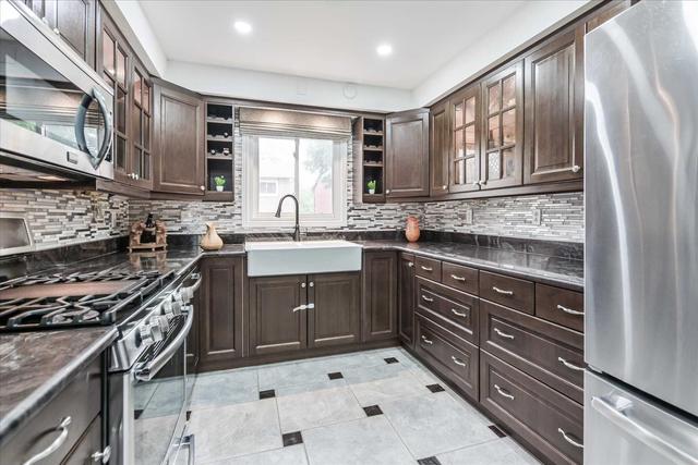 4461 Sawmill Valley Dr, House detached with 4 bedrooms, 4 bathrooms and 3 parking in Mississauga ON | Image 3