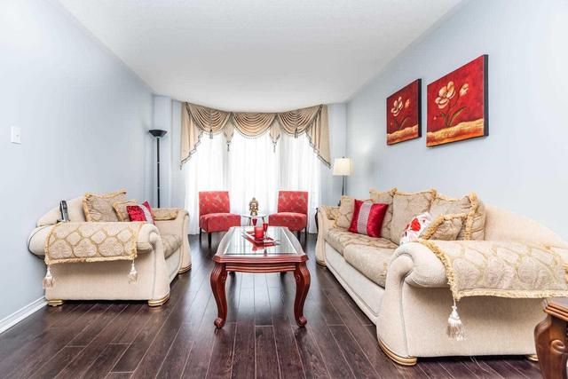 8 Tufton Cres, House detached with 3 bedrooms, 3 bathrooms and 3 parking in Brampton ON | Image 4