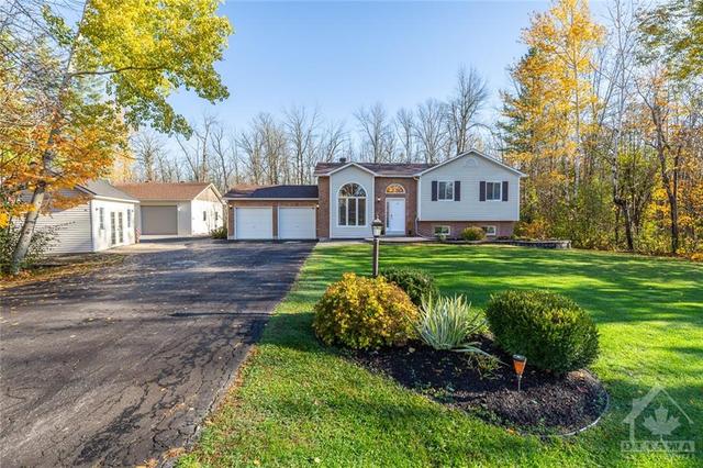 346 Cedar Crest Drive, House detached with 3 bedrooms, 2 bathrooms and 10 parking in Beckwith ON | Image 1