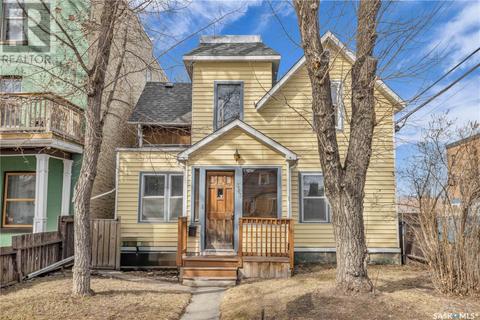 313 E Avenue S, House detached with 2 bedrooms, 2 bathrooms and null parking in Saskatoon SK | Card Image