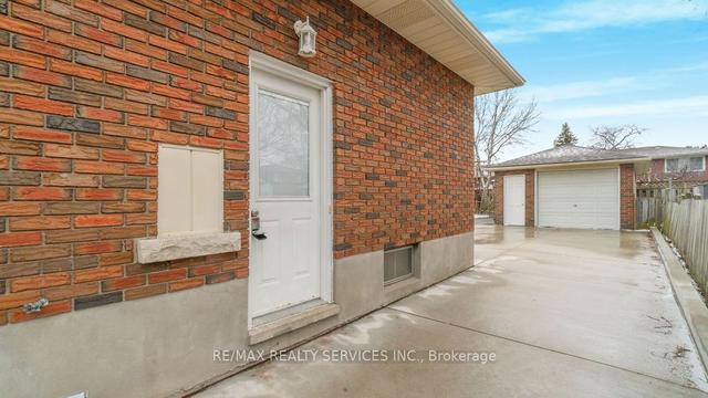 2 Anderson St, House detached with 3 bedrooms, 2 bathrooms and 5 parking in St. Catharines ON | Image 27