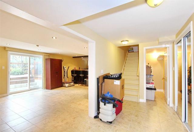 12 Cosmo Crt, House detached with 5 bedrooms, 6 bathrooms and 6 parking in Brampton ON | Image 32
