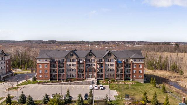 205 - 5 Greenwich St, Condo with 2 bedrooms, 2 bathrooms and 1 parking in Barrie ON | Image 1