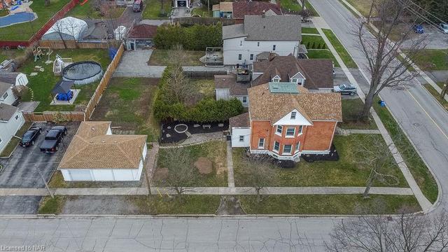 79 Bertie Street, House detached with 3 bedrooms, 1 bathrooms and 4 parking in Fort Erie ON | Image 2