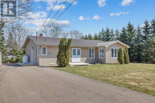 118 Maple Avenue, House detached with 3 bedrooms, 2 bathrooms and null parking in Charlottetown PE | Image 3