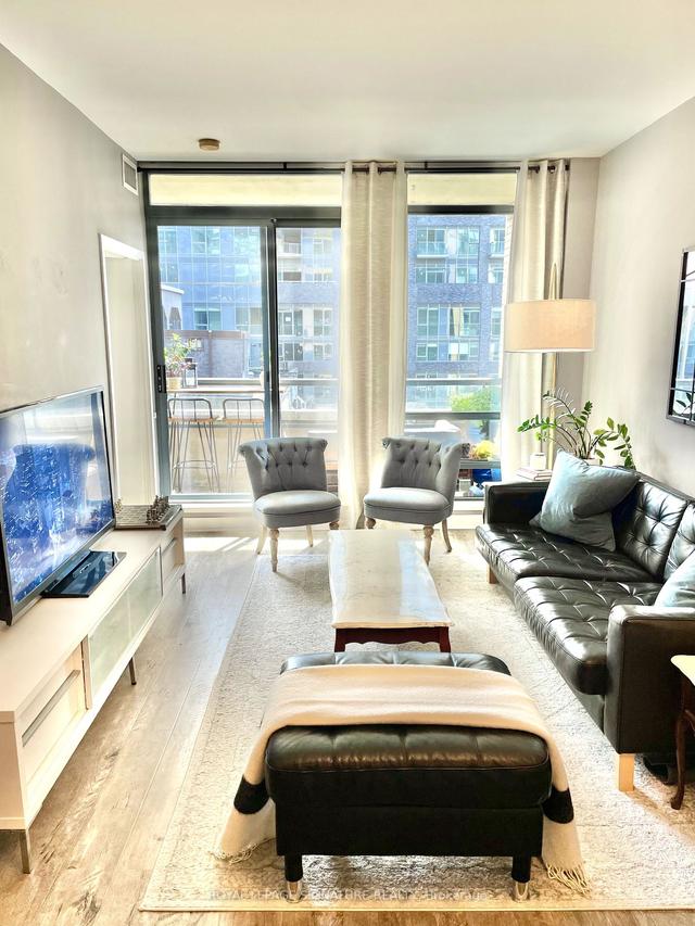 915 - 438 King St W, Condo with 1 bedrooms, 2 bathrooms and 1 parking in Toronto ON | Image 2