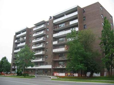 802 - 3320 Fieldgate Dr, Condo with 2 bedrooms, 1 bathrooms and 2 parking in Mississauga ON | Image 1