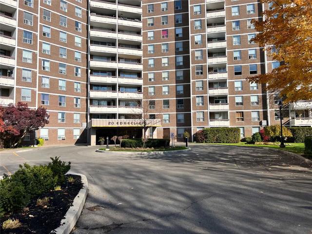 1117 - 20 Edgecliff Gfwy, Condo with 3 bedrooms, 2 bathrooms and 1 parking in Toronto ON | Card Image