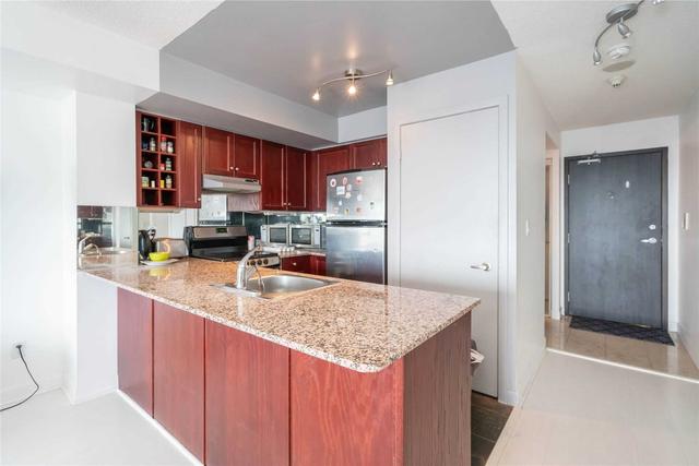 4002 - 210 Victoria St, Condo with 0 bedrooms, 1 bathrooms and 0 parking in Toronto ON | Image 2