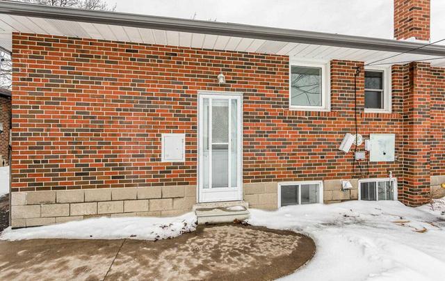 38 Carlyle Cres, House detached with 3 bedrooms, 3 bathrooms and 5 parking in Brampton ON | Image 35