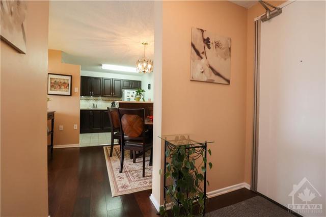 1109 - 1100 Ambleside Drive, Condo with 2 bedrooms, 1 bathrooms and 1 parking in Ottawa ON | Image 5
