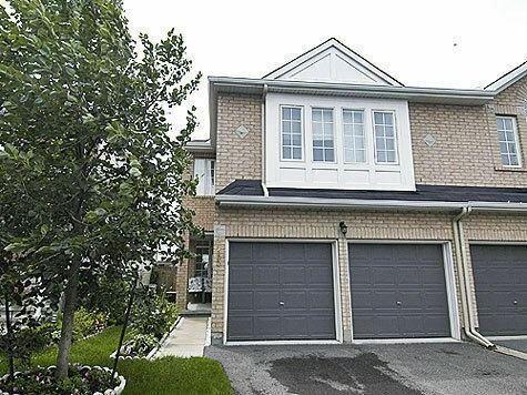 15 Castle Glen Cres, House semidetached with 4 bedrooms, 3 bathrooms and 2 parking in Ottawa ON | Card Image