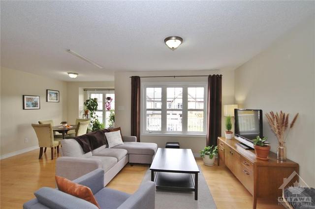 461 Meadowhawk Crescent, Townhouse with 2 bedrooms, 2 bathrooms and 3 parking in Ottawa ON | Image 9