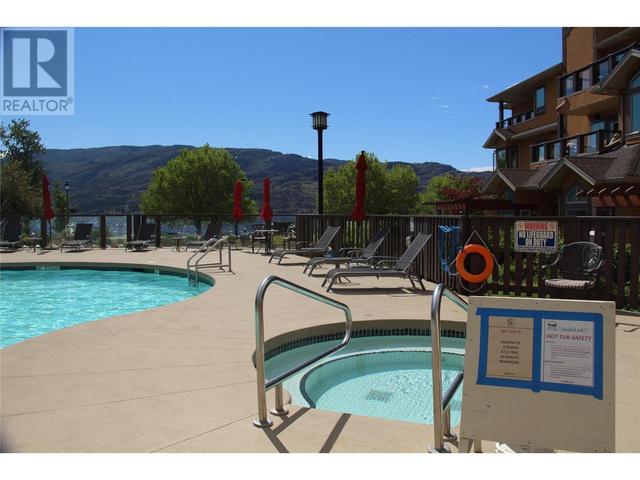 205 - 3996 Beach Avenue, Condo with 2 bedrooms, 2 bathrooms and 1 parking in Peachland BC | Image 3