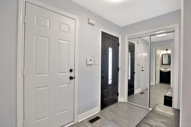 3323 Snowball Rd, House semidetached with 3 bedrooms, 3 bathrooms and 2 parking in Mississauga ON | Image 2