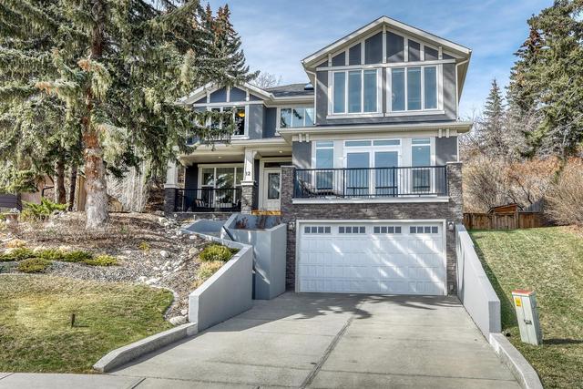 12 Hawthorne Crescent Nw, House detached with 5 bedrooms, 4 bathrooms and 5 parking in Calgary AB | Image 1