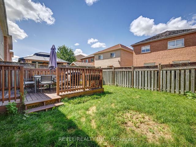 29 Irene Cres, House attached with 3 bedrooms, 3 bathrooms and 3 parking in Brampton ON | Image 32