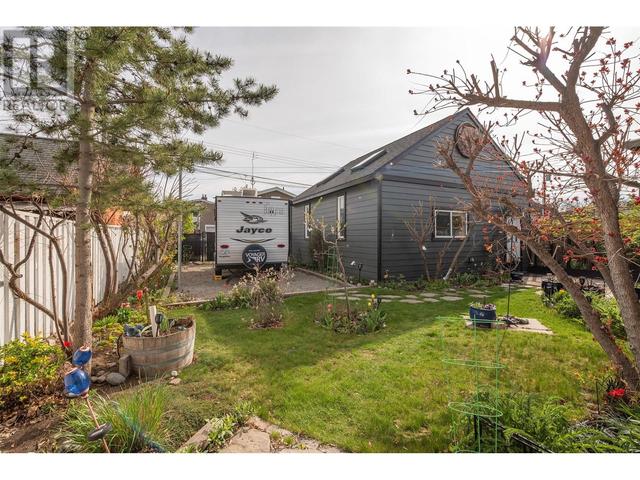 549 Okanagan Boulevard, House detached with 2 bedrooms, 2 bathrooms and 2 parking in Kelowna BC | Image 17