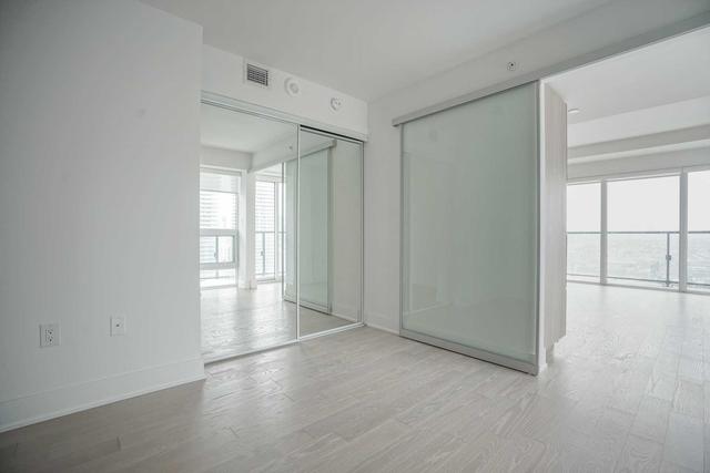 2813 - 955 Bay St, Condo with 2 bedrooms, 2 bathrooms and 1 parking in Toronto ON | Image 7