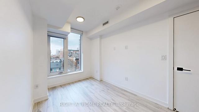 410 - 2 Augusta Ave, Condo with 1 bedrooms, 2 bathrooms and 0 parking in Toronto ON | Image 11