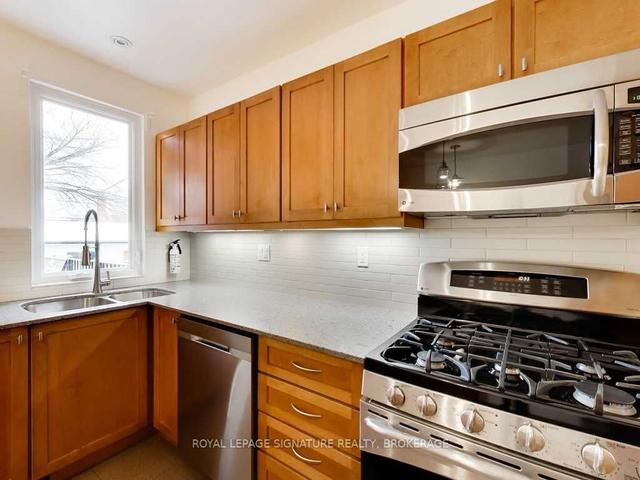 985 Shaw St, House detached with 4 bedrooms, 2 bathrooms and 0 parking in Toronto ON | Image 8